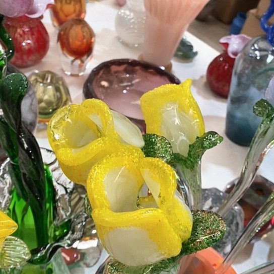 琉璃花瓶高45厘米宽9厘米