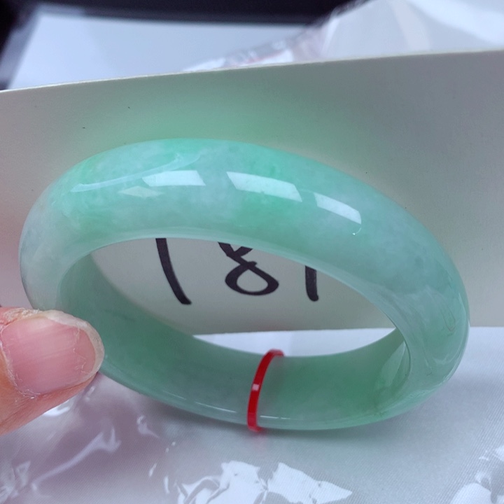 翡翠手镯未镶嵌翡翠