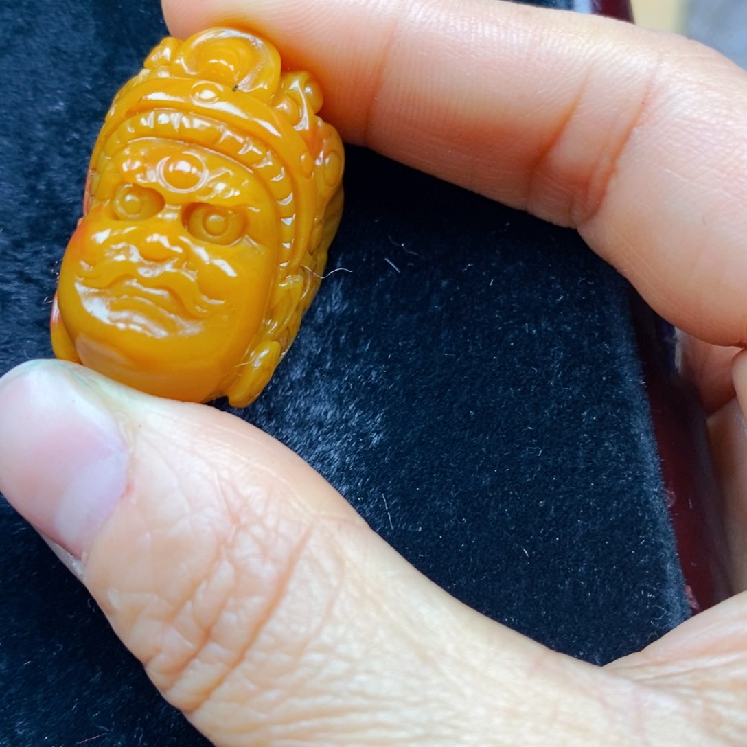 石英质玉（黄龙玉）未镶嵌颈饰