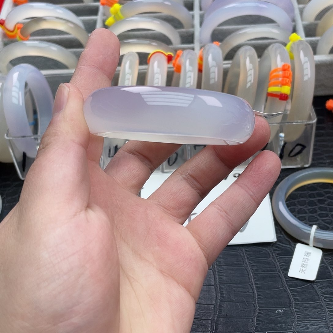 玛瑙/玉髓手镯未镶嵌56