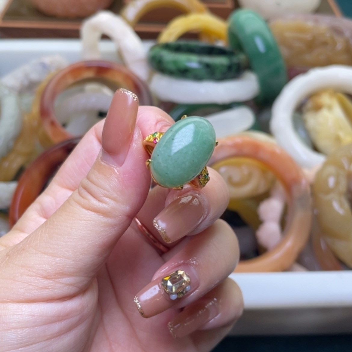 【闪购商品】未镶嵌手镯（圆镯）石英质玉