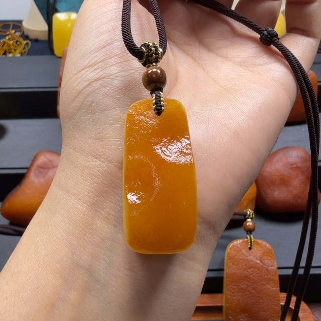 琥珀吊坠(赠链)未镶嵌