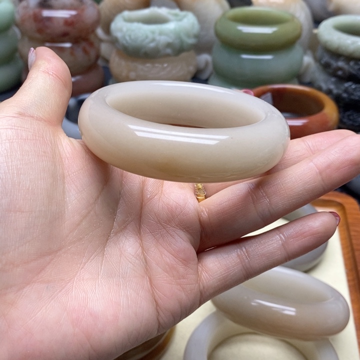 石英岩玉手镯未镶嵌