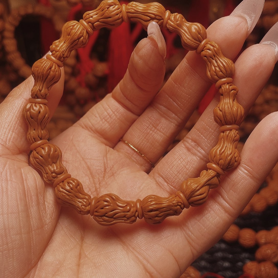 桃核吊坠龙纹桃枭手串