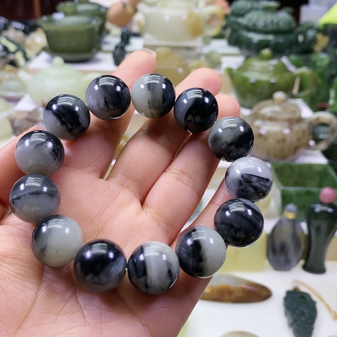 和田玉手串未镶嵌角*