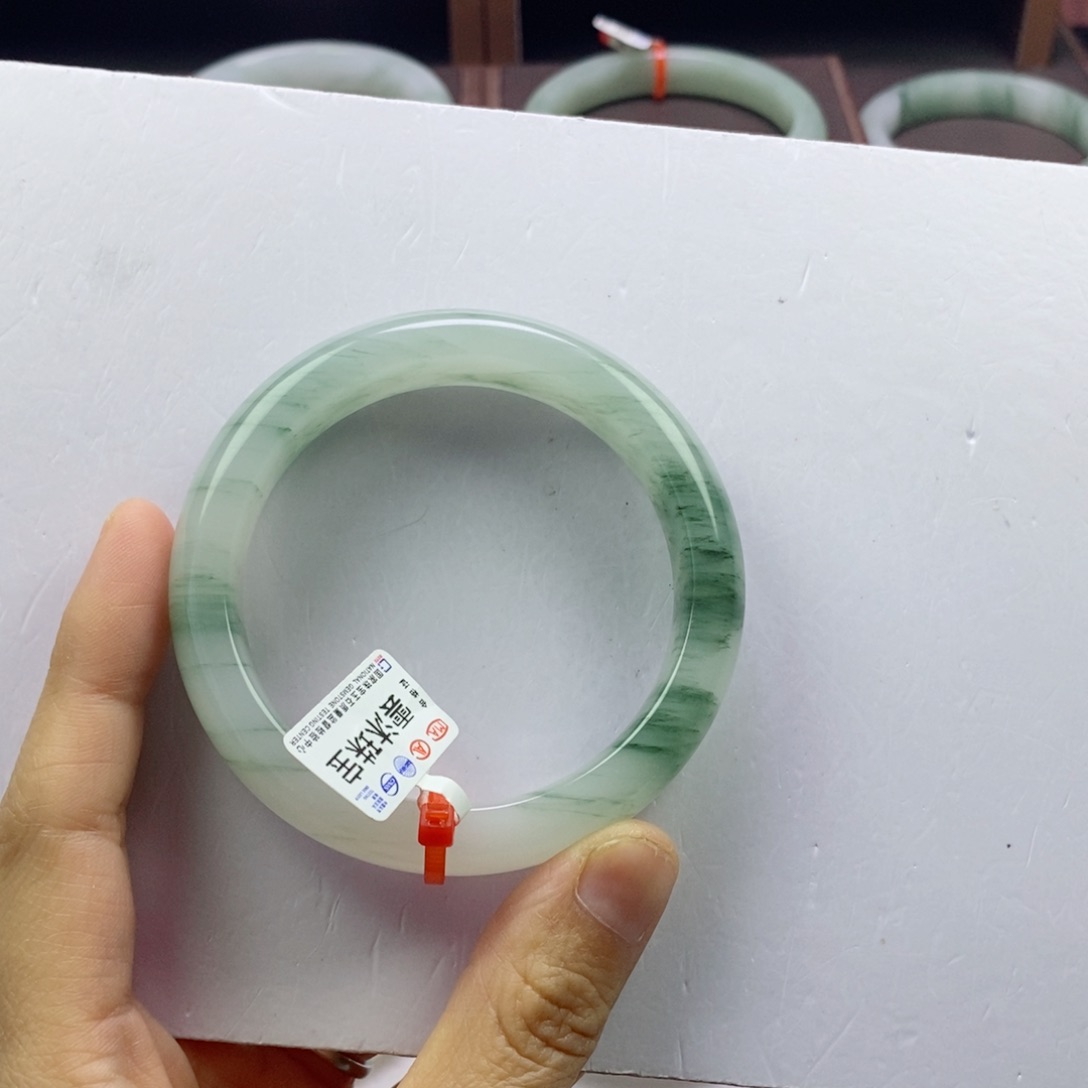 石英质玉手镯未镶嵌漫**舞