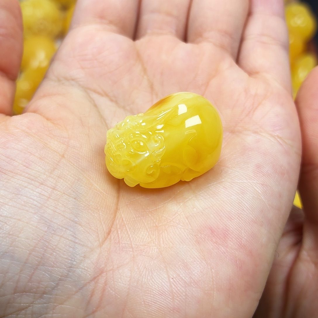 蜜蜡未镶嵌颈饰焦皮浓蜡妖花貔貅