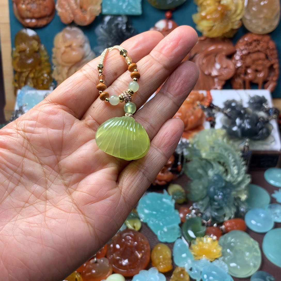 蛇纹石玉未镶嵌挂坠