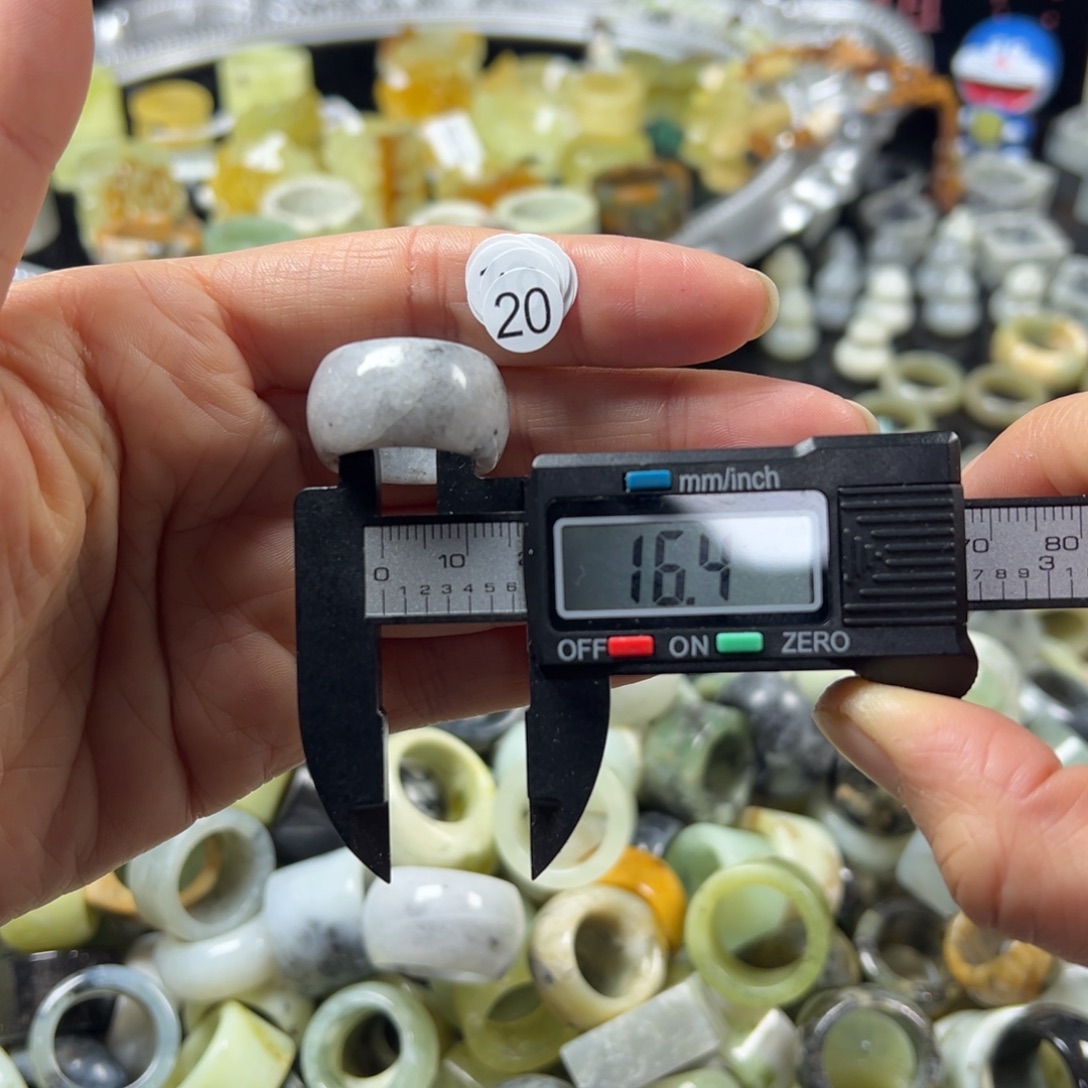 蛇纹石玉未镶嵌戒指