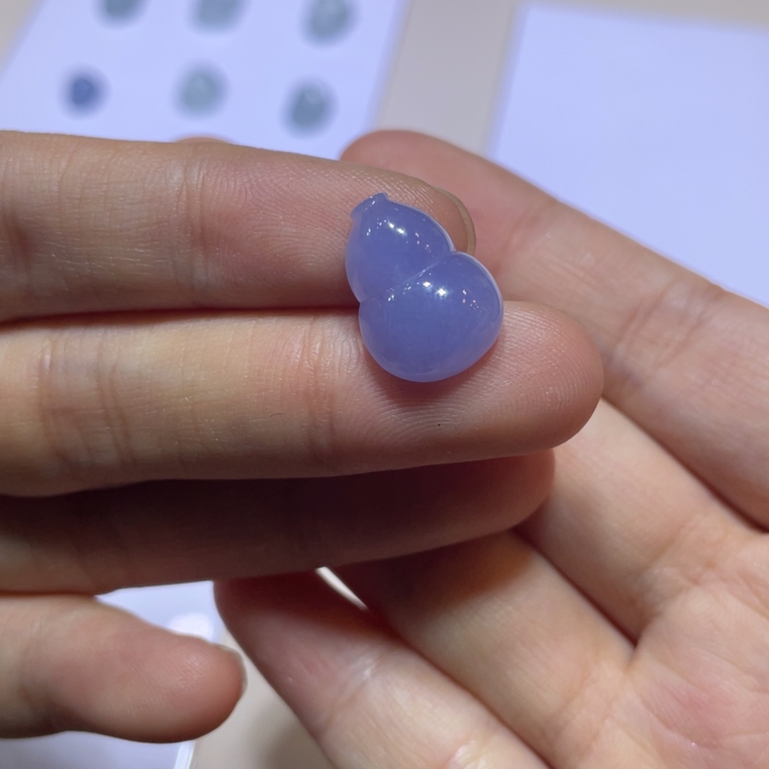 翡翠未镶嵌颈饰葫芦