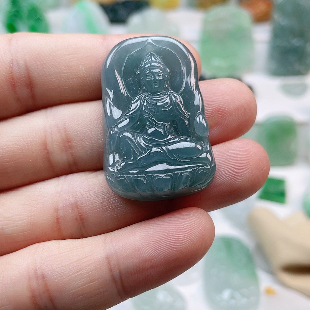 翡翠颈饰未镶嵌观音