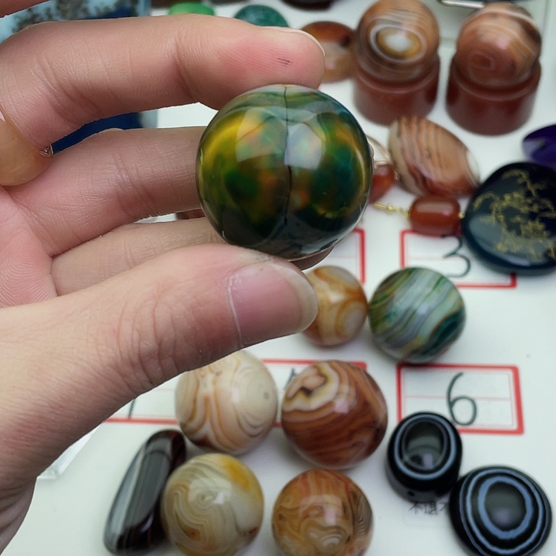 玛瑙/玉髓未镶嵌珠宝奇石