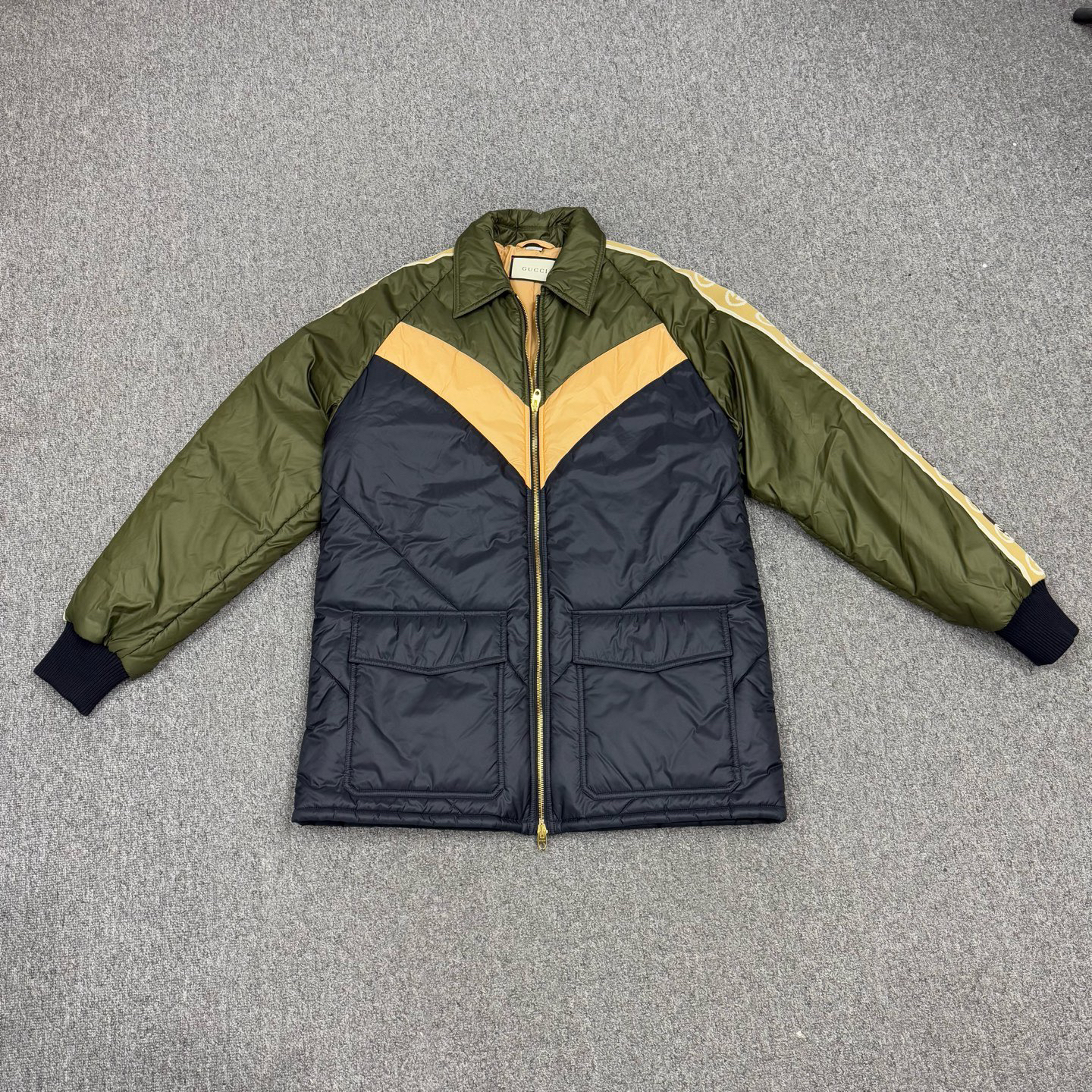 99新 GUCCI/古驰 18418807 古驰 拼接串标羽绒服外套 46码99新