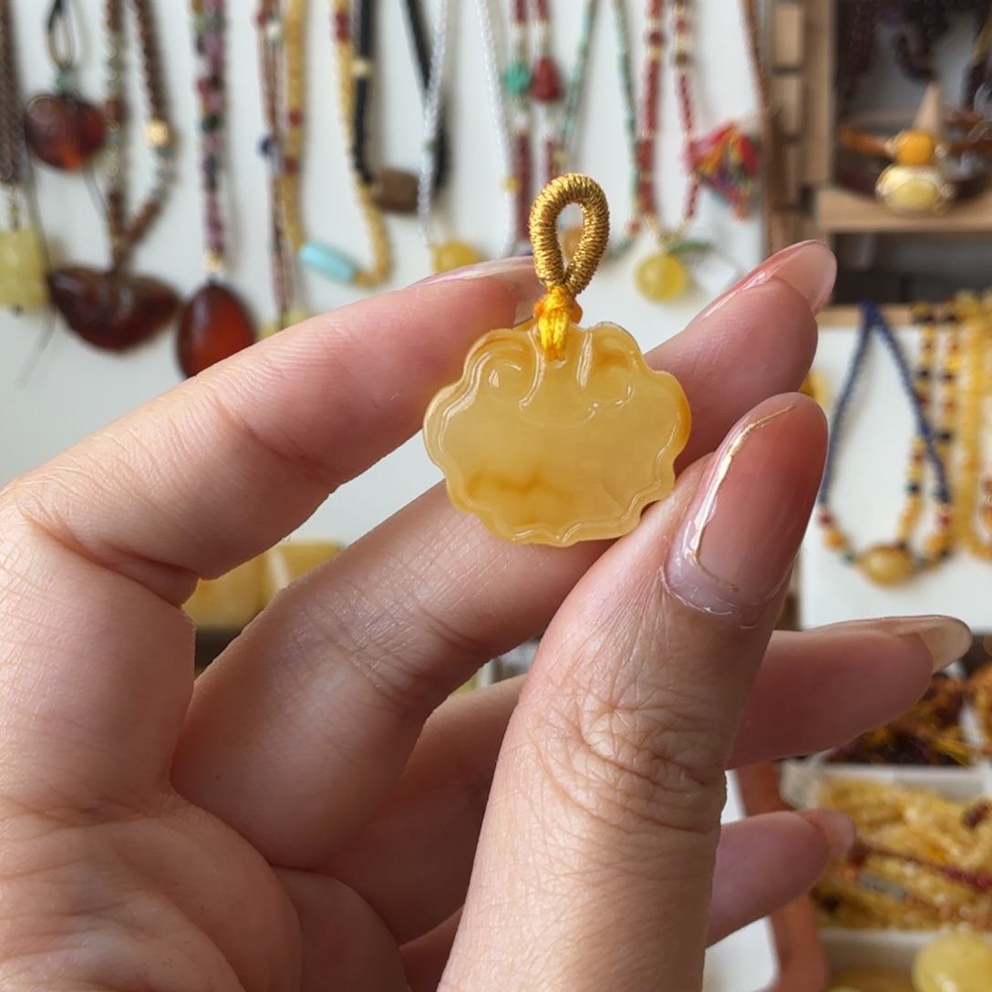 琥珀未镶嵌颈饰小福锁