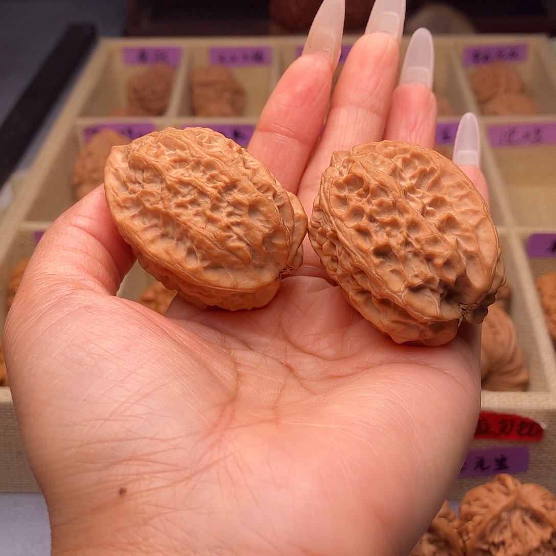 刘***兵把件文玩核桃沈阳鸡心