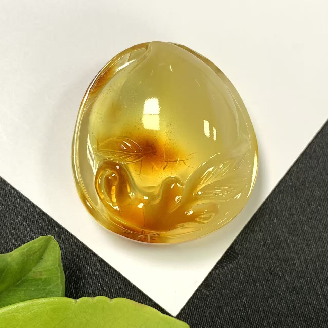 「戴琴珠宝」Q1379-蜜蜡雕刻件吊坠（多样性发其一）