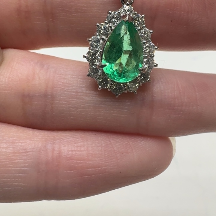 祖母绿颈饰未镶嵌