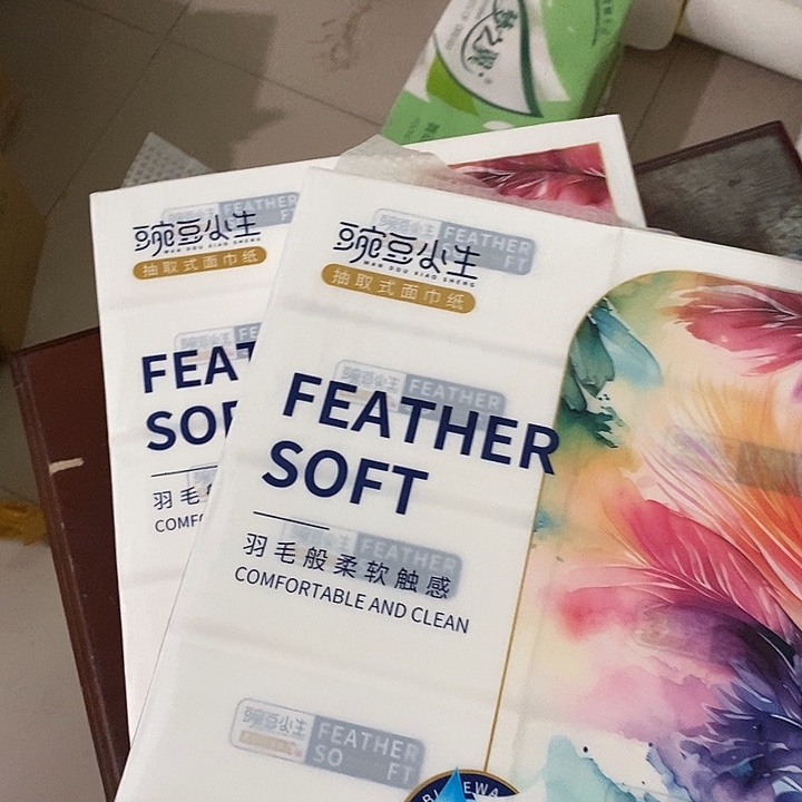 3提羽毛的颜色是蓝色和白色