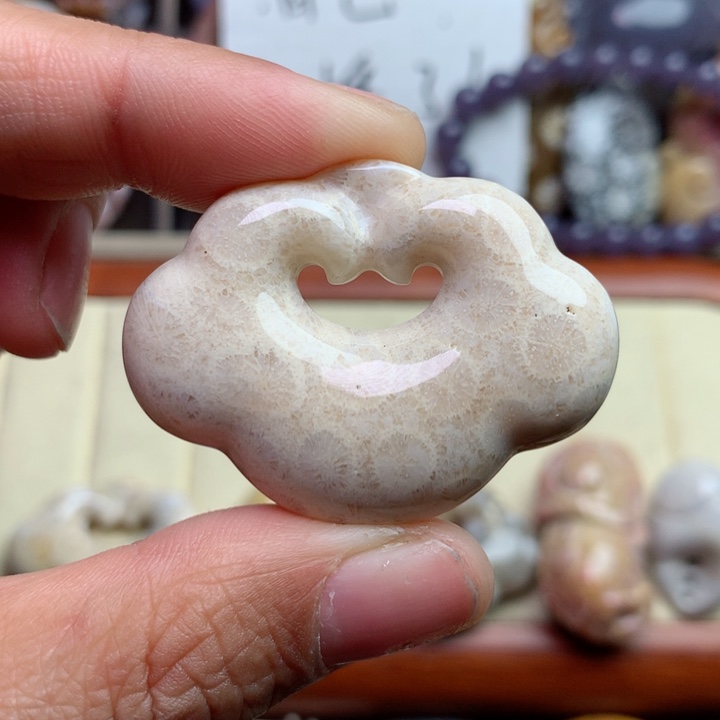 硅化珊瑚（珊瑚玉）颈饰足银镀金镶嵌