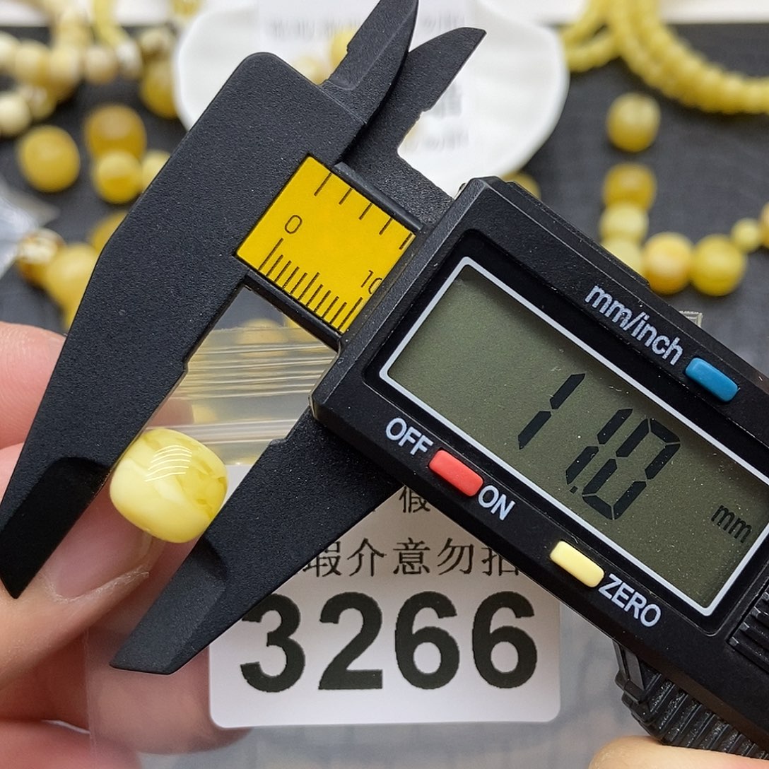 蜜蜡未镶嵌珠宝奇石3266