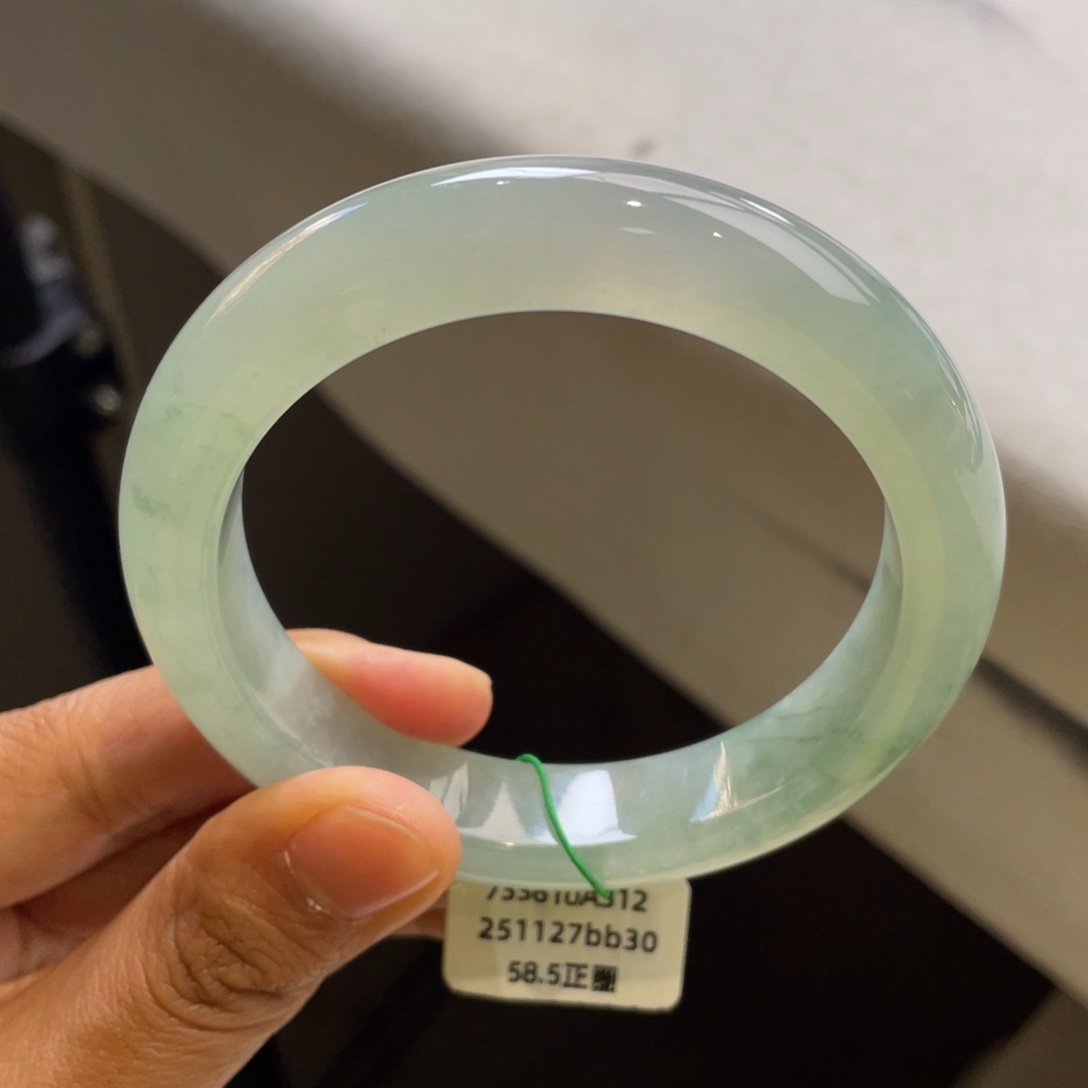 翡翠未镶嵌手镯冰胶晴绿泥鳅背手镯【强推】