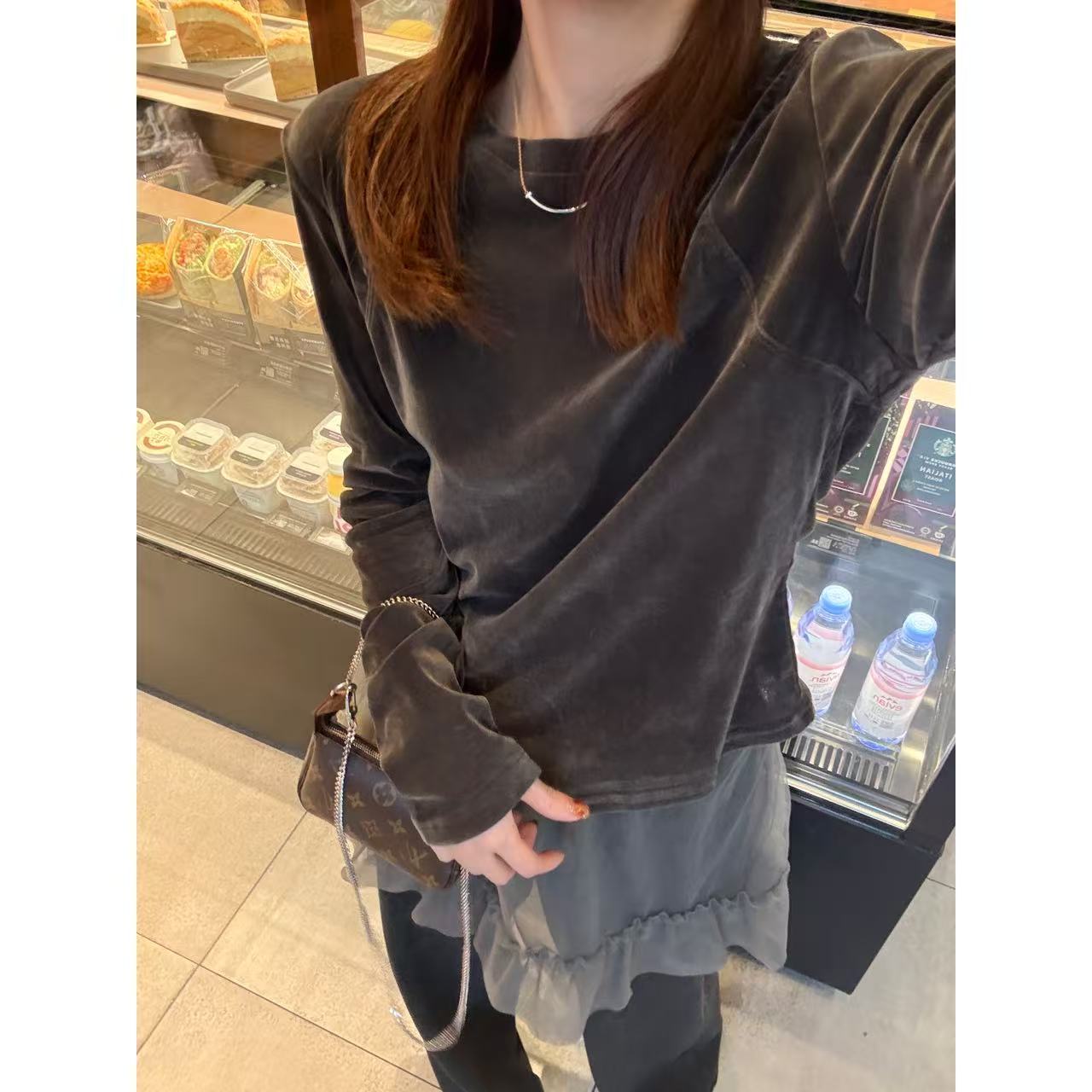 QiongQiong人手款！设计感纯色高弹力显瘦丝绒打底衫T恤