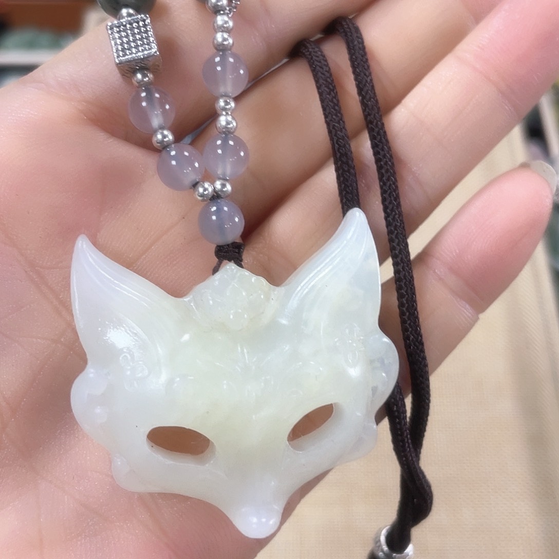 蛇纹石玉颈饰未镶嵌