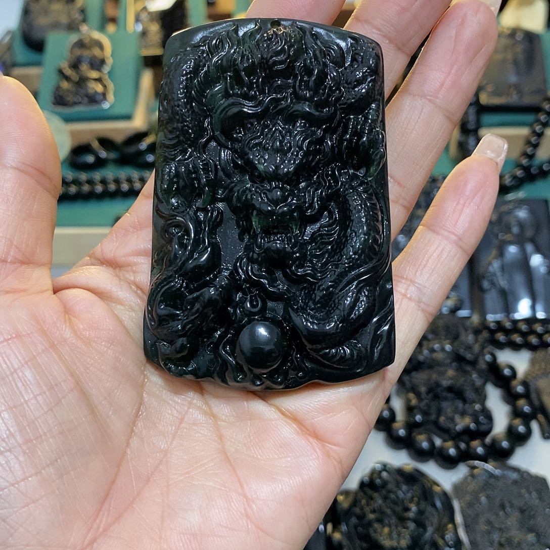 蛇纹石玉颈饰未镶嵌每***弹
