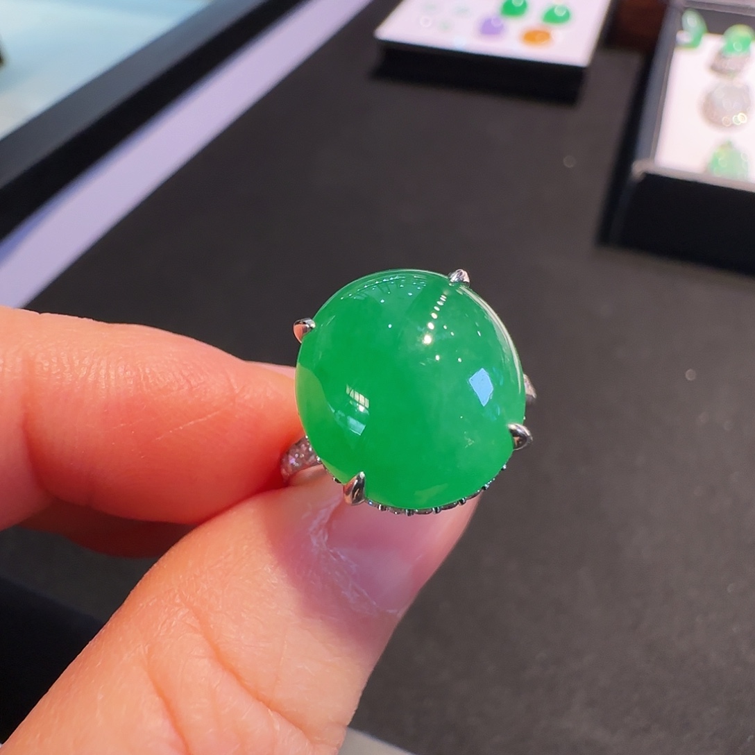 翡翠18K金镶嵌戒指