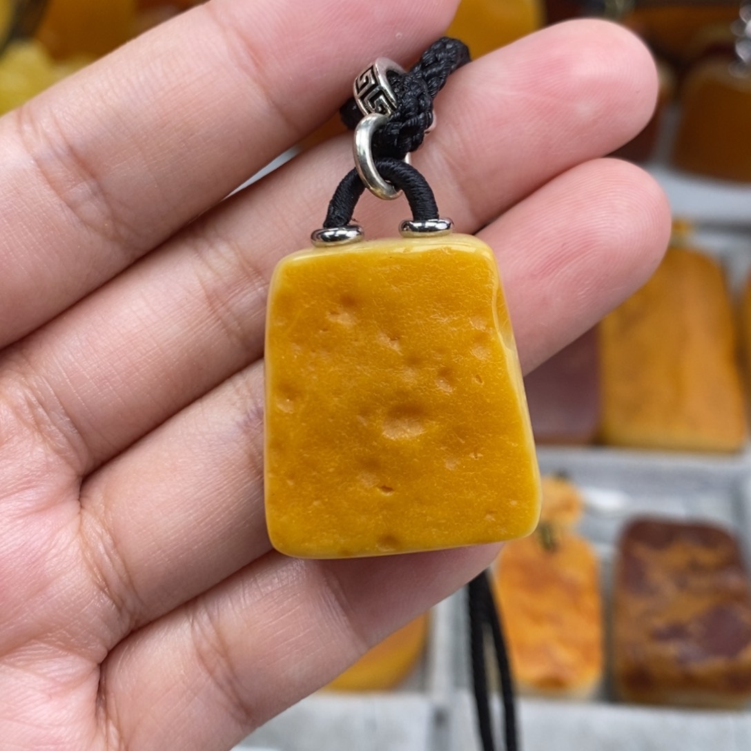 琥珀吊坠(赠链)未镶嵌