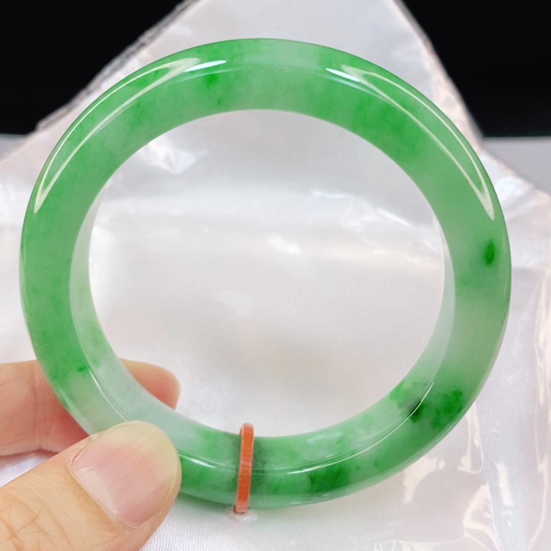 翡翠手镯未镶嵌55圈口正圈