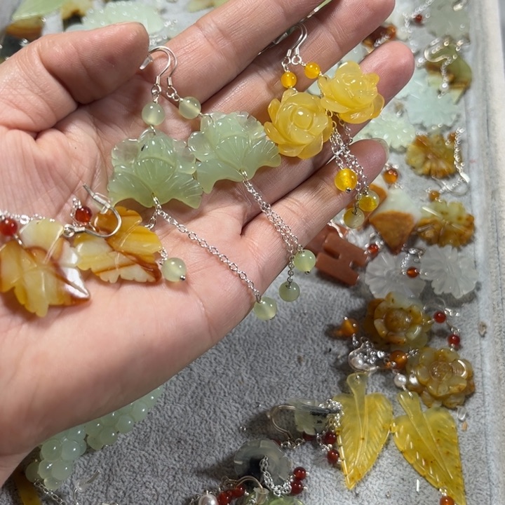 蛇纹石玉耳饰未镶嵌