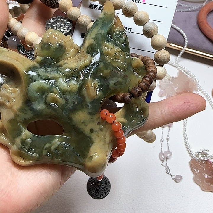 一****蛇纹石玉未镶嵌颈饰