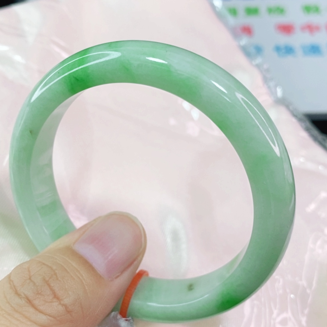 未镶嵌手镯翡翠是**星51.3圈口