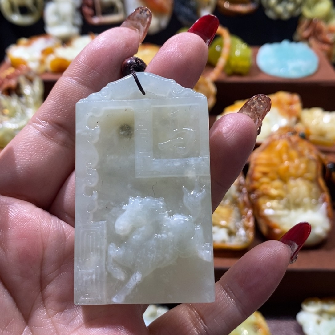 蛇纹石玉颈饰未镶嵌