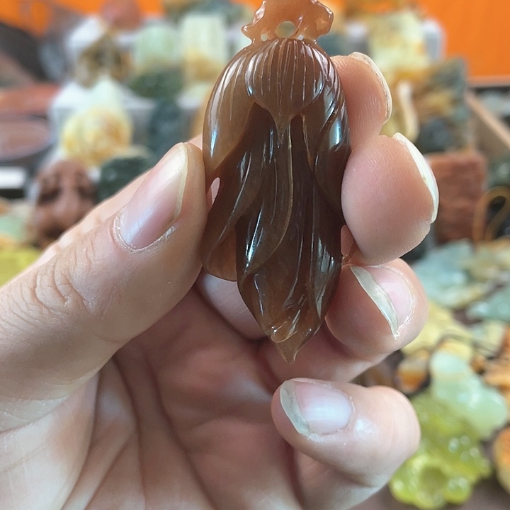 蛇纹石玉颈饰合金