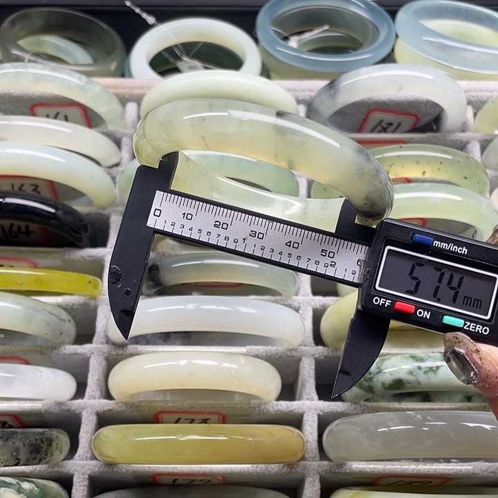 蛇纹石玉未镶嵌手镯182