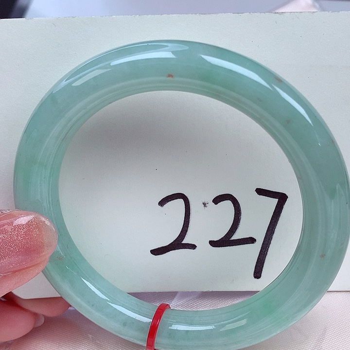 翡翠手镯未镶嵌翡翠