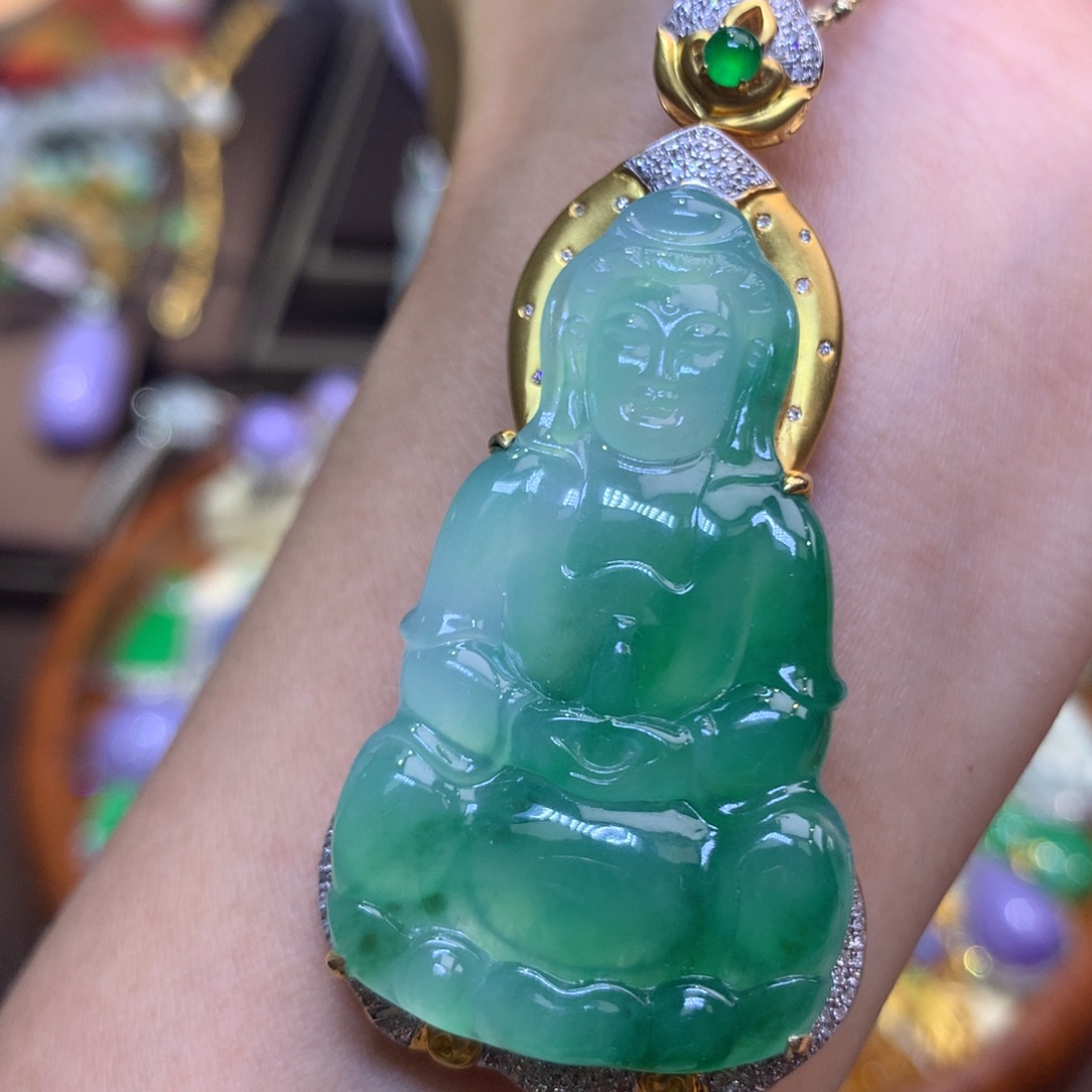 白***雪翡翠18K金镶嵌颈饰