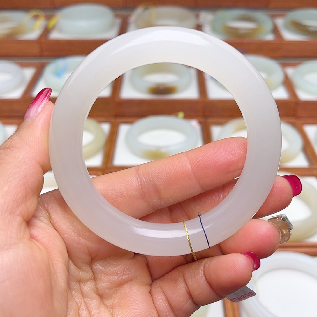 和田玉手镯未镶嵌56.9