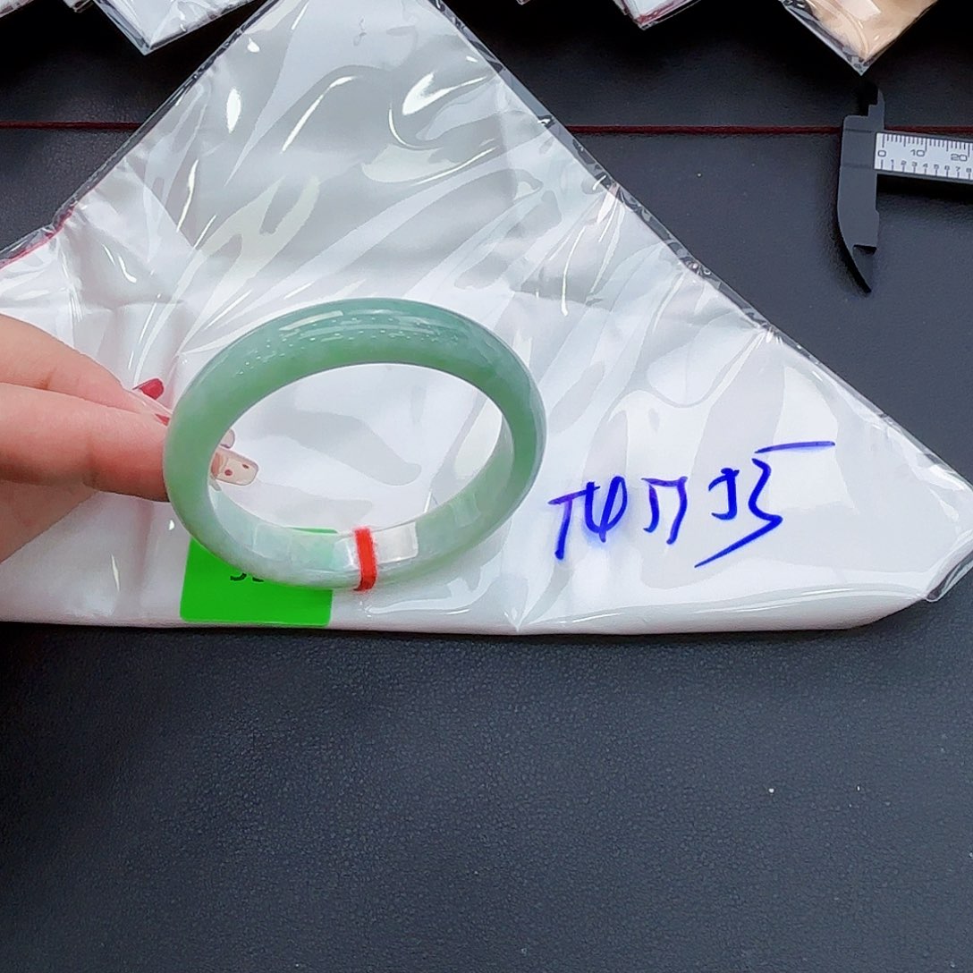 翡翠手镯未镶嵌天然缅甸a货翡翠 