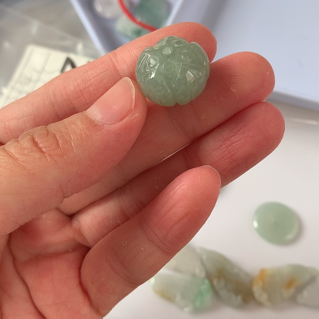 翡翠颈饰未镶嵌任*任莲花珠不完美优惠