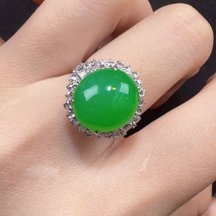 翡翠18K金镶嵌戒指蛋面