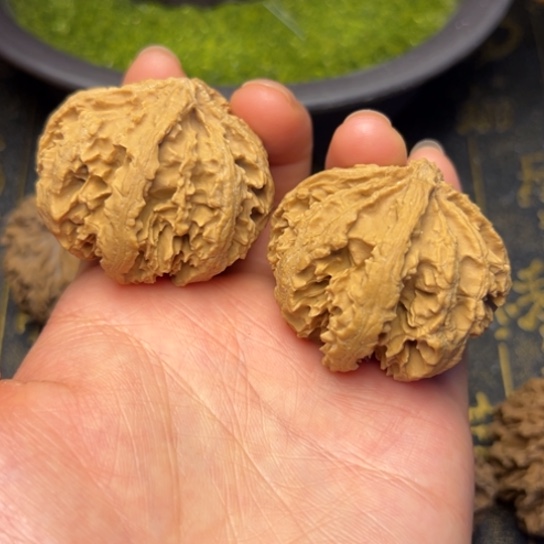 文玩核桃把件大**子秦岭核桃5