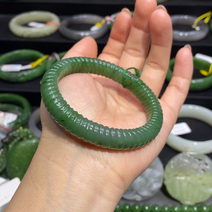 和田玉手镯55圈口 编号24未镶嵌