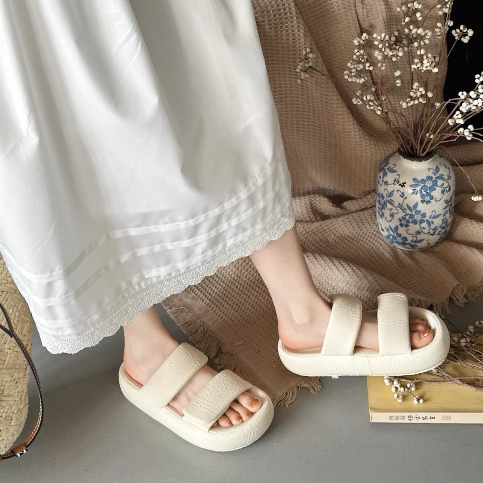 轩轩家【无敌面包拖】 踩屎感无敌舒服韩版大牌炸街网红凉拖