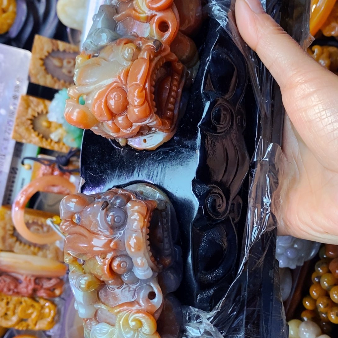 未镶嵌石英质玉（黄龙玉）项链