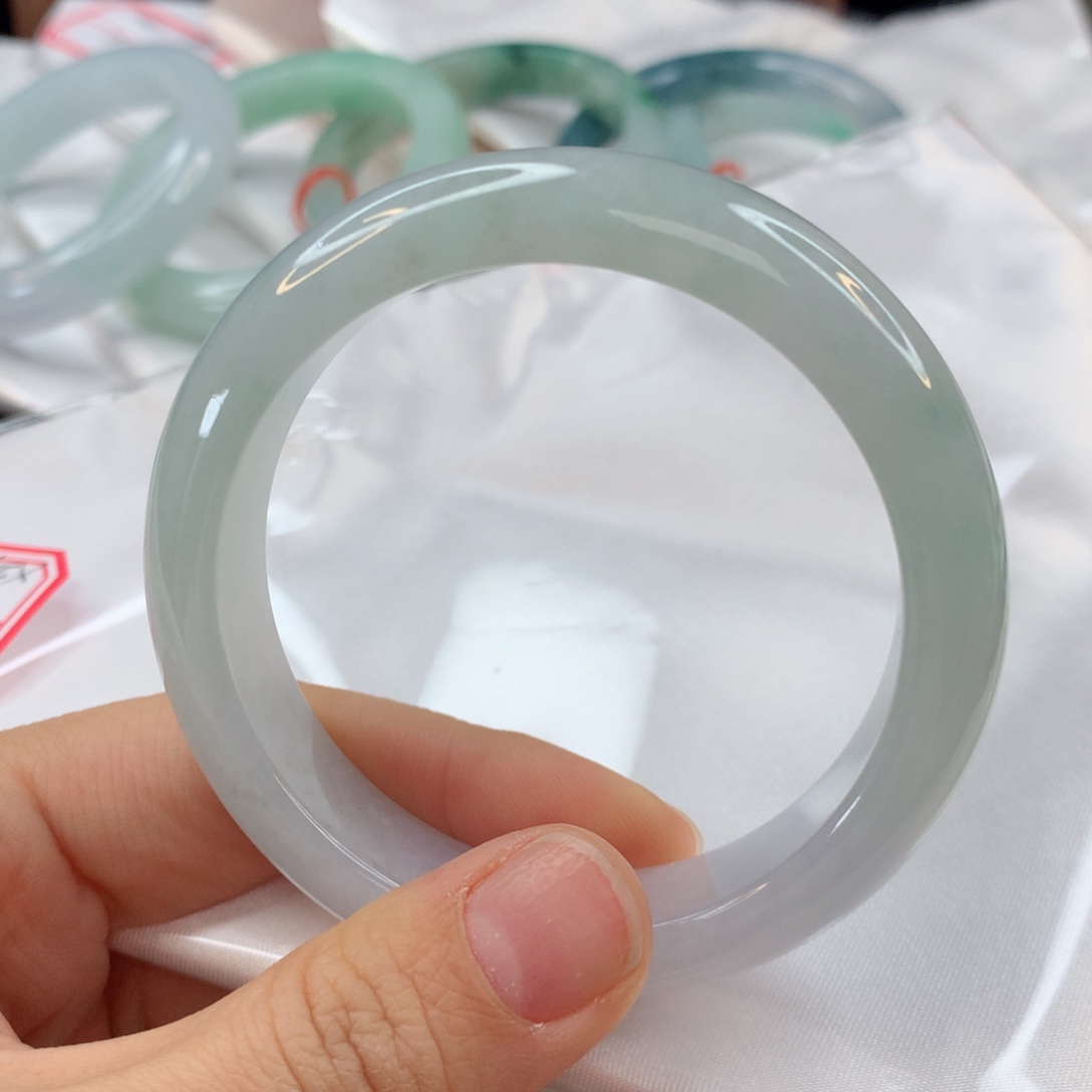 翡翠未镶嵌手镯浅绿53.1