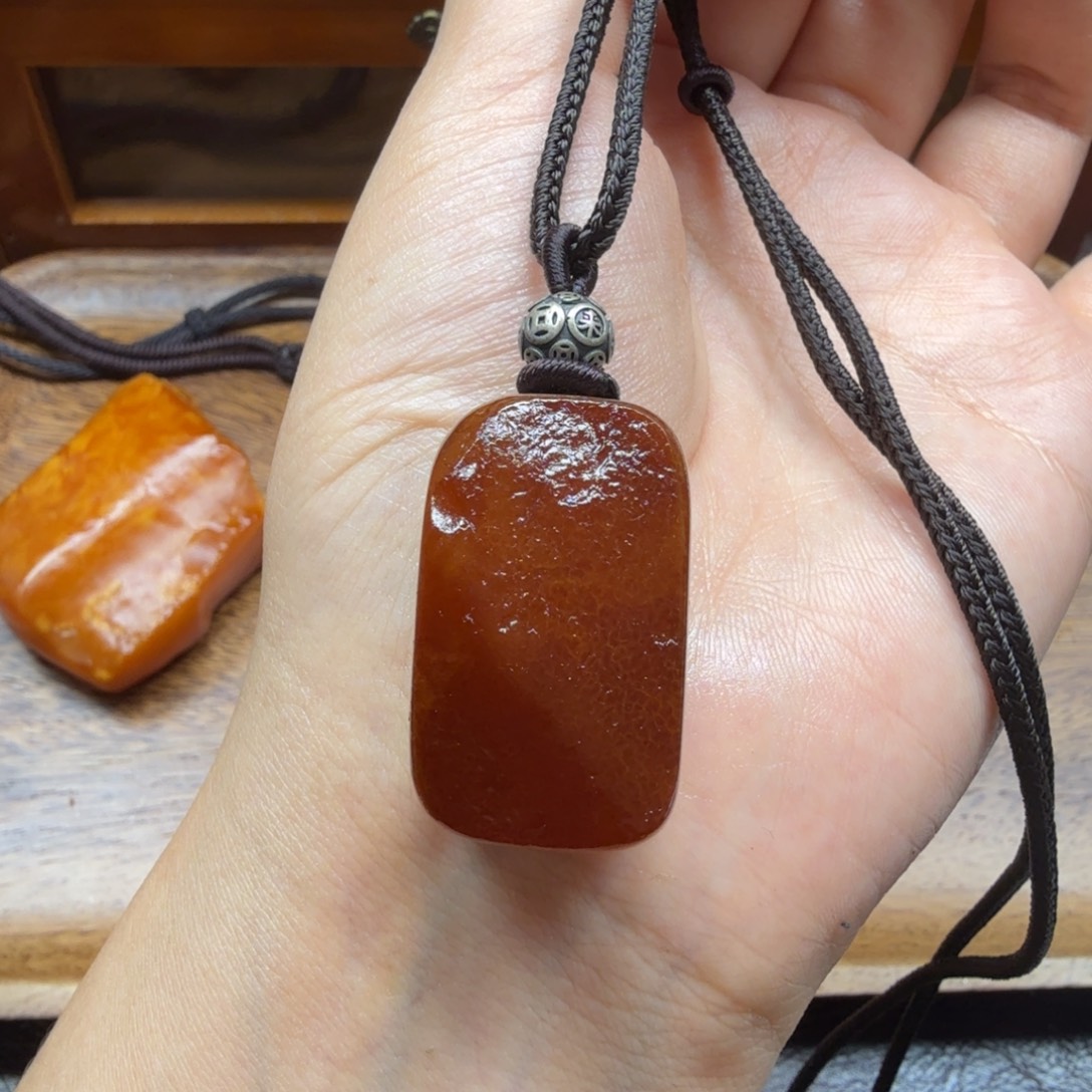 琥珀未镶嵌吊坠(赠链)