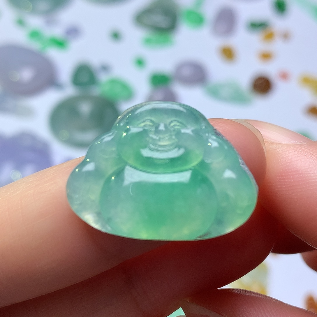 翡翠未镶嵌颈饰佛